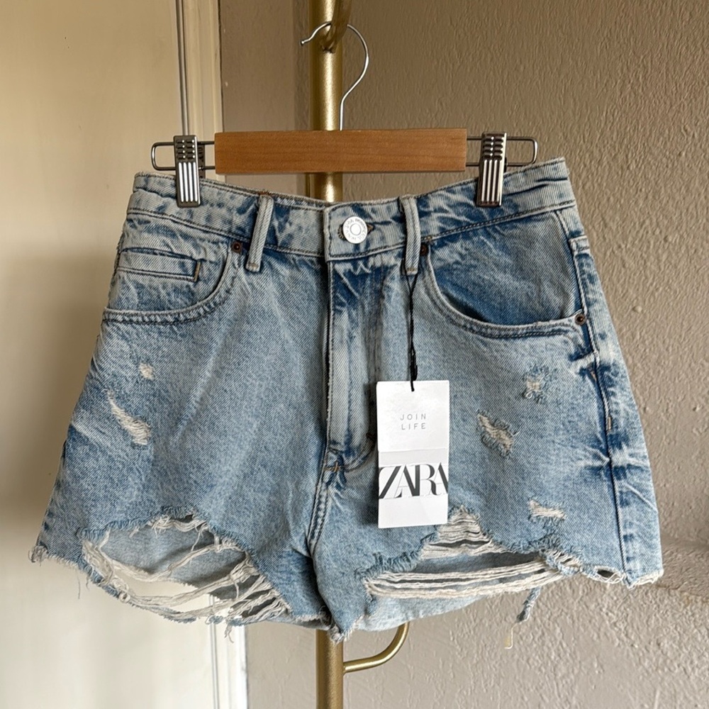 NWT Zara Women's Distressed Denim Shorts - Size 4